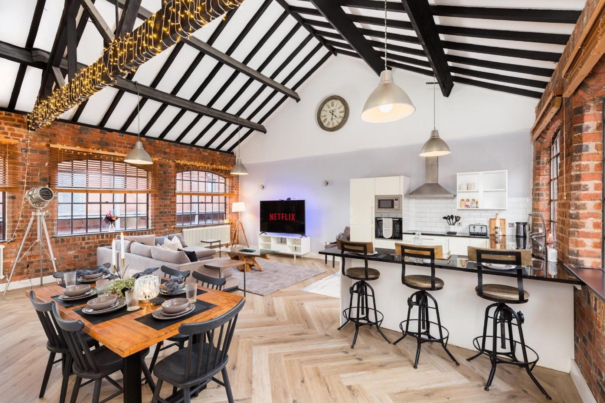 High End Luxury Townhouse In Jq, 4 Bedrooms, Flat Screen Tv In Rooms, Free Parking, Near Centre Deposit Required Holiday home Birmingham