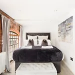 High End Luxury Townhouse In Jq, 4 Bedrooms, Flat Screen Tv In All Rooms, Free Parking, Near Birmingham City Centre Deposit Required