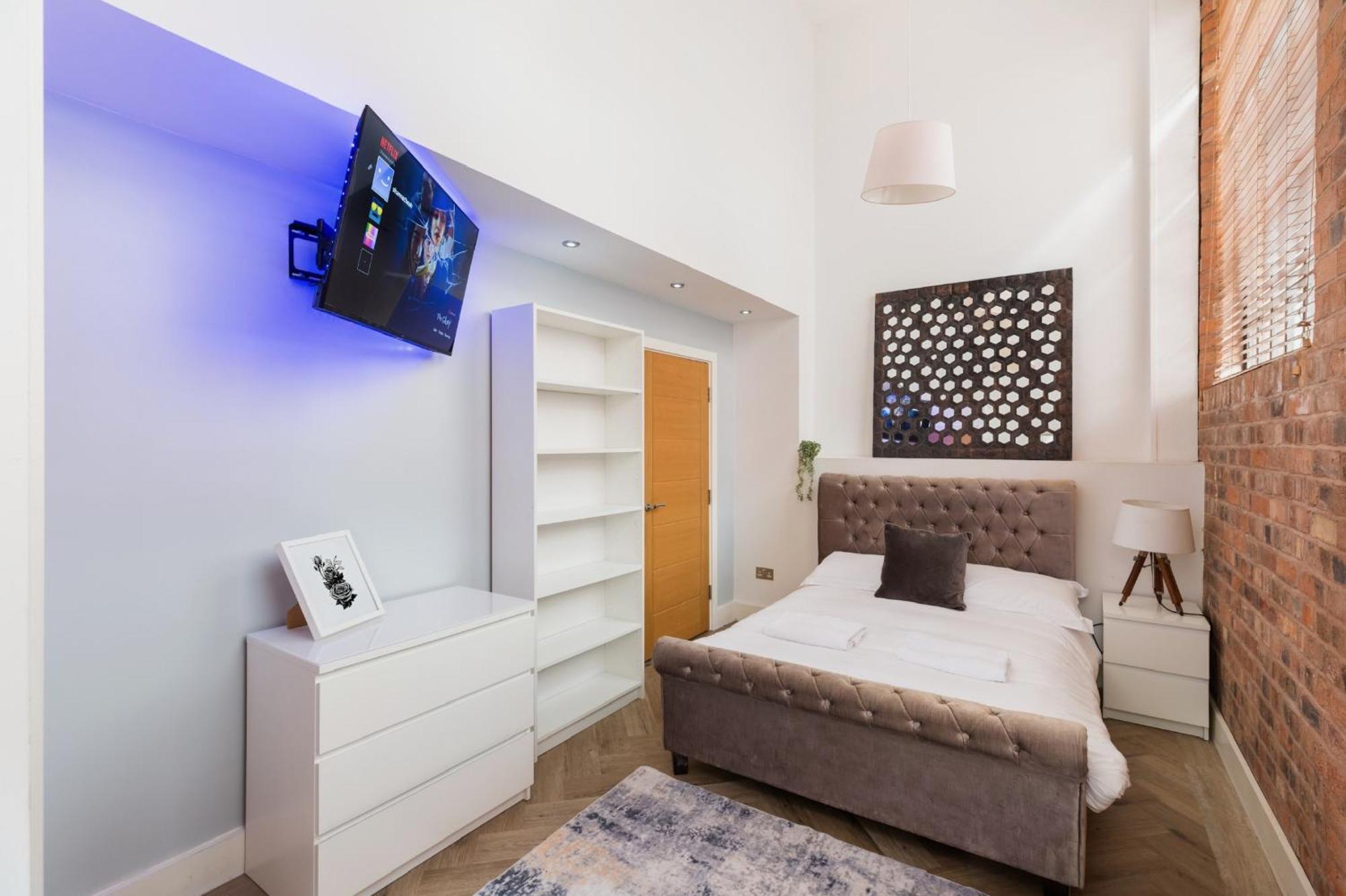 Holiday home High End Luxury Townhouse In Jq, 4 Bedrooms, Flat Screen Tv In Rooms, Free Parking, Near Centre Deposit Required Birmingham