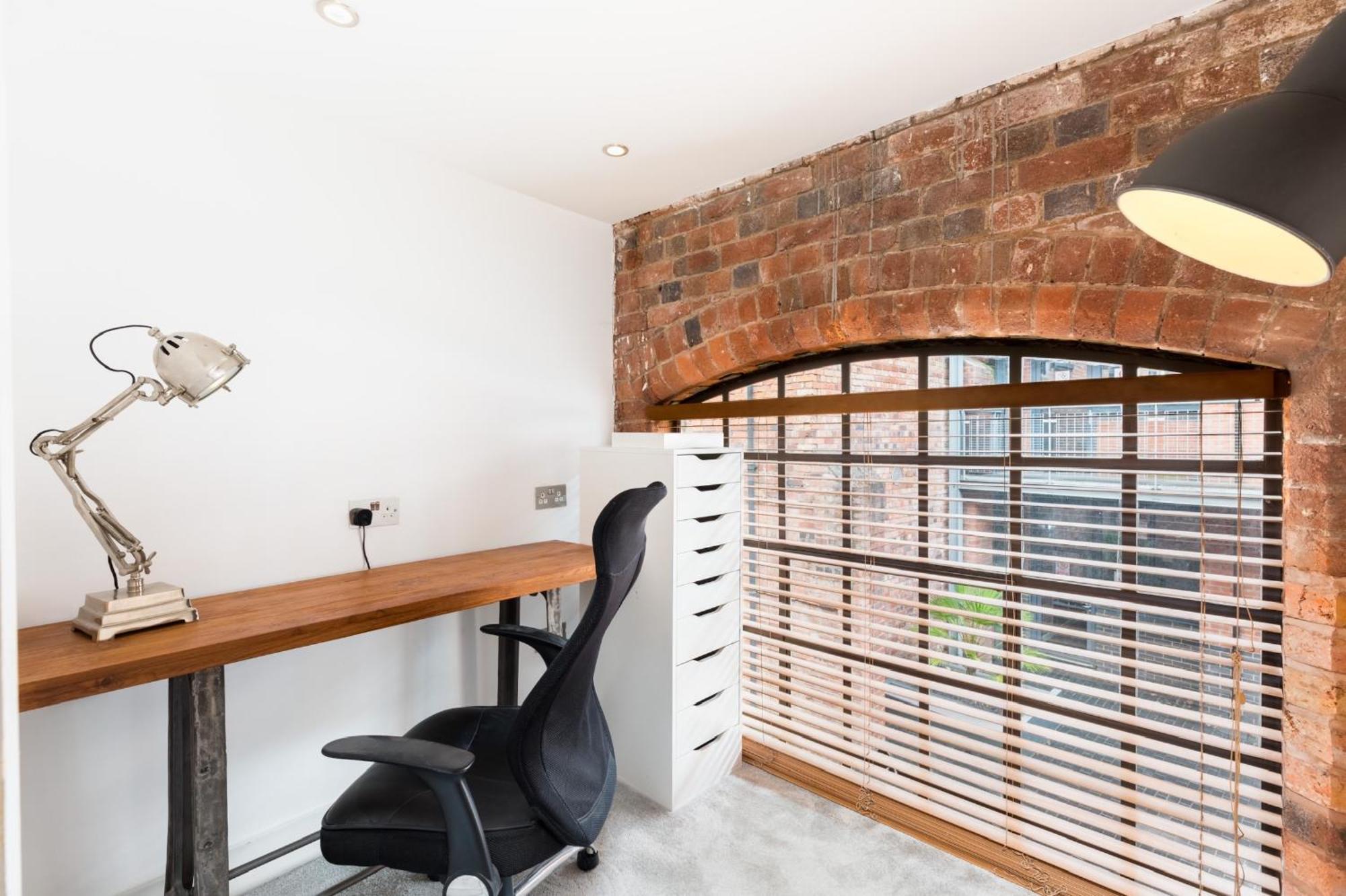 High End Luxury Townhouse In Jq, 4 Bedrooms, Flat Screen Tv In Rooms, Free Parking, Near Centre Deposit Required Birmingham