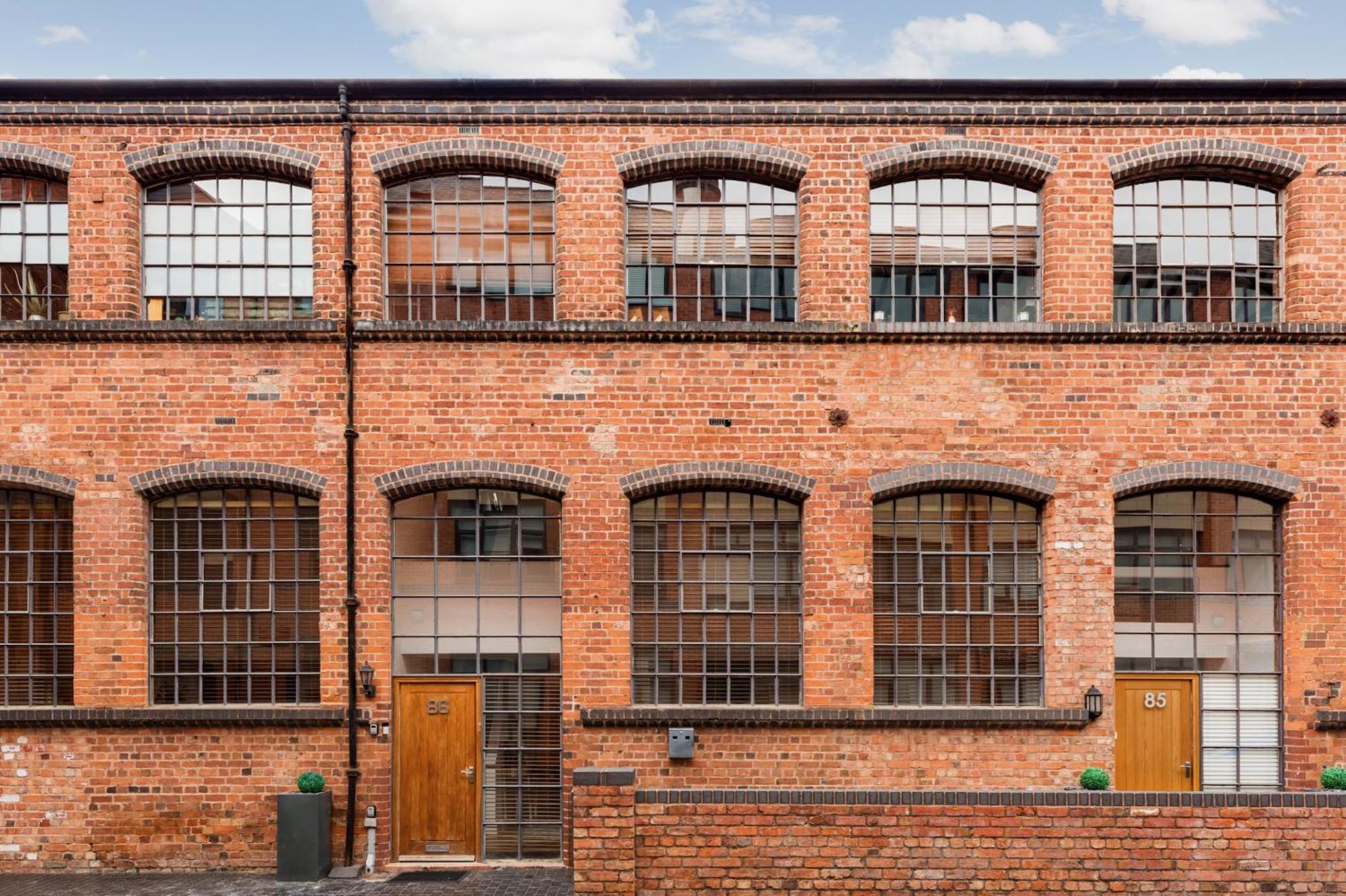 High End Luxury Townhouse In Jq, 4 Bedrooms, Flat Screen Tv In Rooms, Free Parking, Near Centre Deposit Required * Birmingham