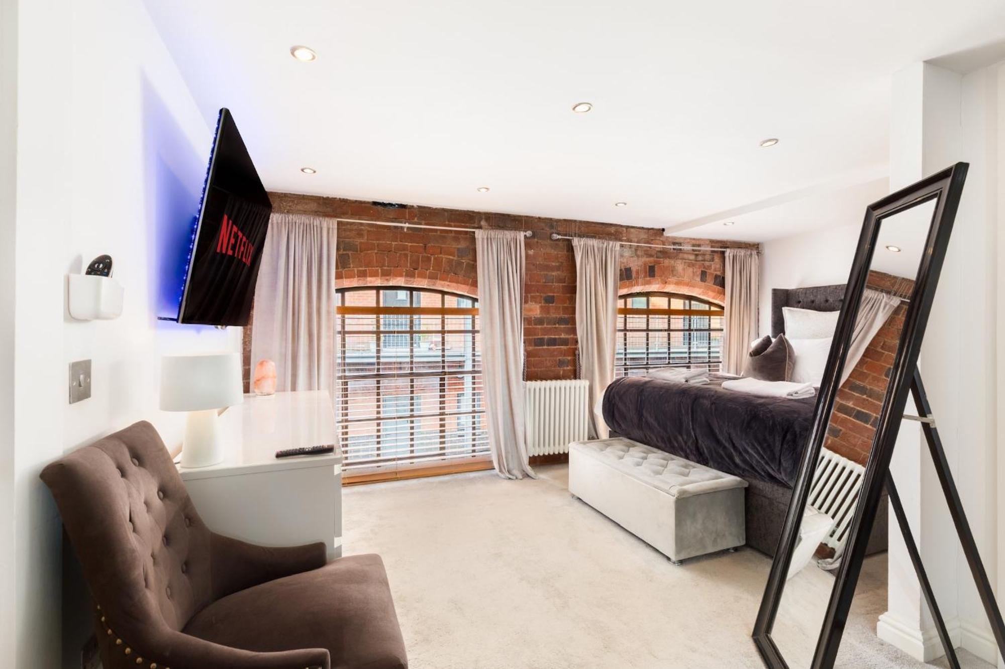 Holiday home High End Luxury Townhouse In Jq, 4 Bedrooms, Flat Screen Tv In Rooms, Free Parking, Near Centre Deposit Required